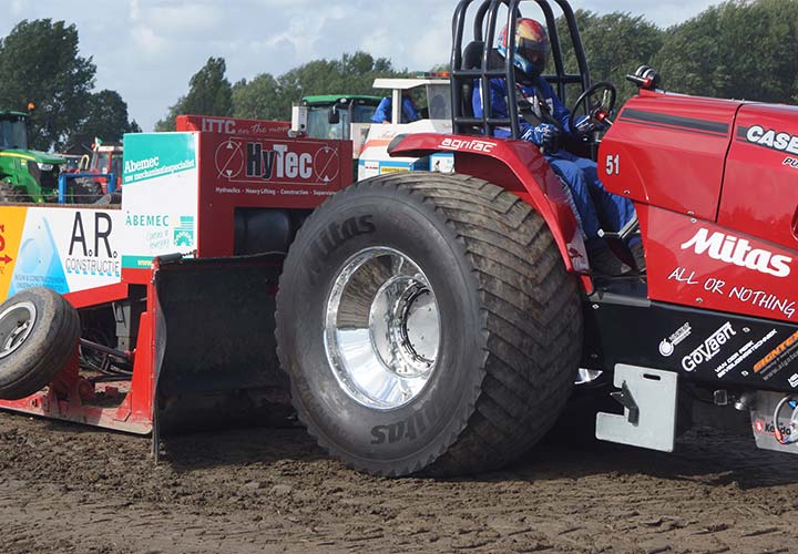 agricultural-and-forestry-tyres-tractors-tractor-diagonal-tyres-puller