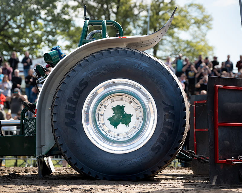 Fenrir-PowerPull-team---big-tire